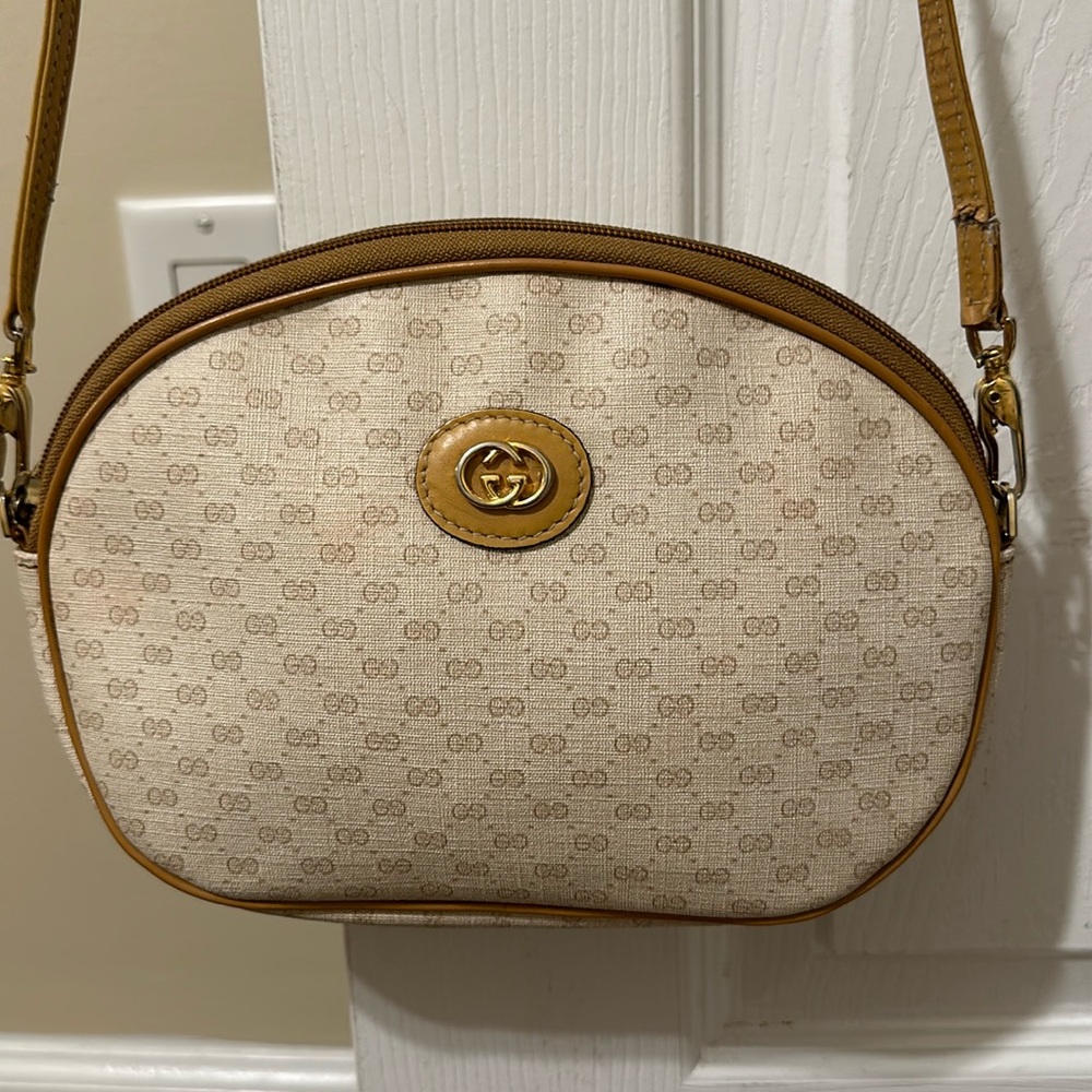Vtg Gucci white & beige shoulder clutch bag